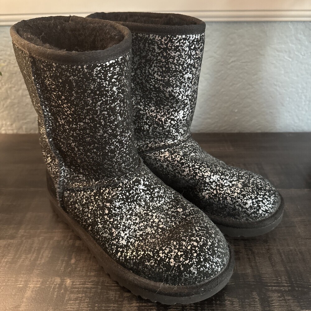 UGG Classic Short II Foil Glam Boots Womens 6 Black Silver Metallic 1112092